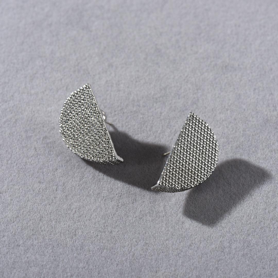 

Niche Design Half Circle S925 Silver Needle Stud Earrings Shine Stylish, Simple And Versatile High-End Temperament Earrings