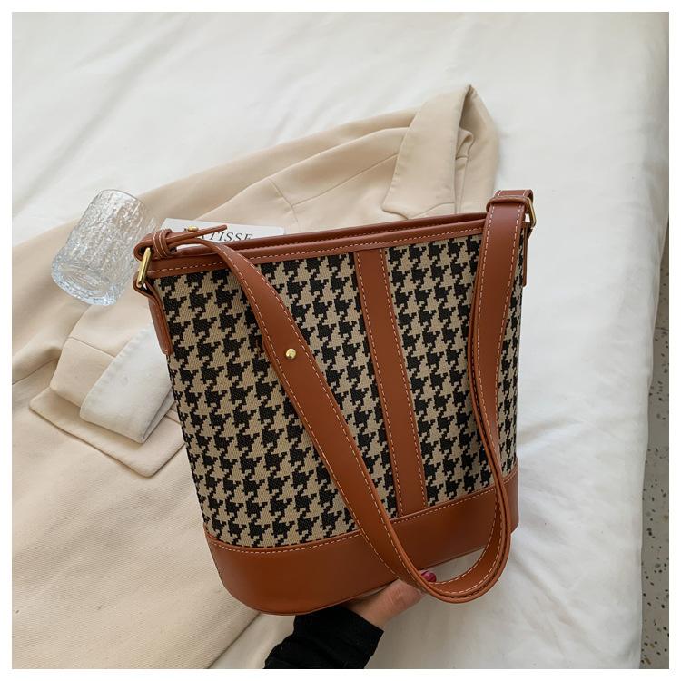 Large-capacity bag women's bag 2025 new niche thousand bird grid shoulder bag crossbody bag underarm bucket bag tide