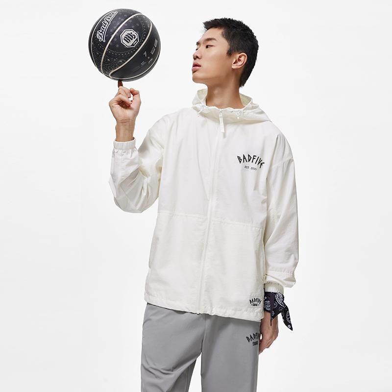 Li Ning Badfive Series Letter Pattern Printed Hooded Windbreaker Men Outerwear Off-White AFDU829-1