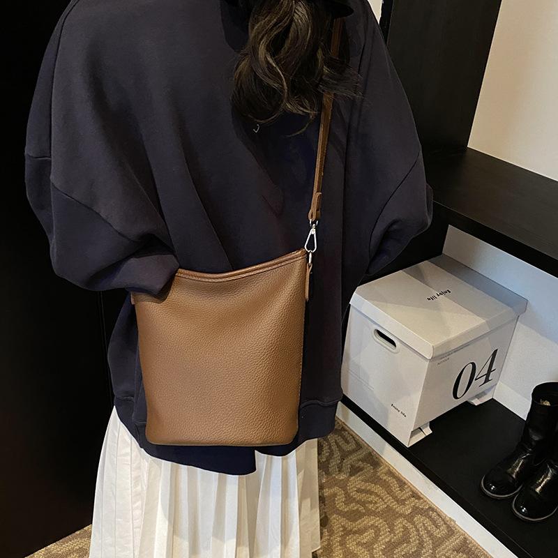 2025 New Senmeng Trend Handbag Women's Bucket Bag Niche Design One Shoulder Crossbody Textured Chain Bag