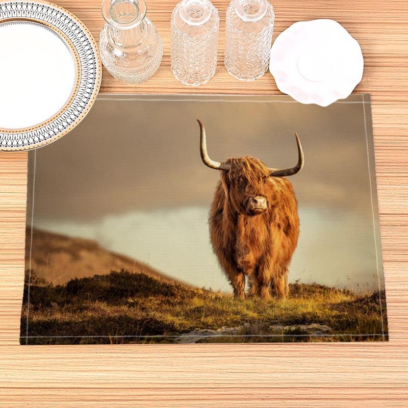 Highland Cow Placemat Cotton Linen Fabric Table Mats Family Dinner Tableware Kitchen Size 30X45cmTable Mat