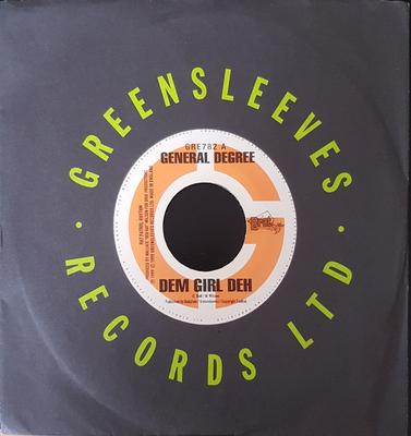 7 colių plokštelė GENERAL DEGREE / MADD ANJU - Dem Girl Deh / Mi Nuh Play GRE782 Greensleeves Re 1999 UK Reggae, Ska & Dub Naudota