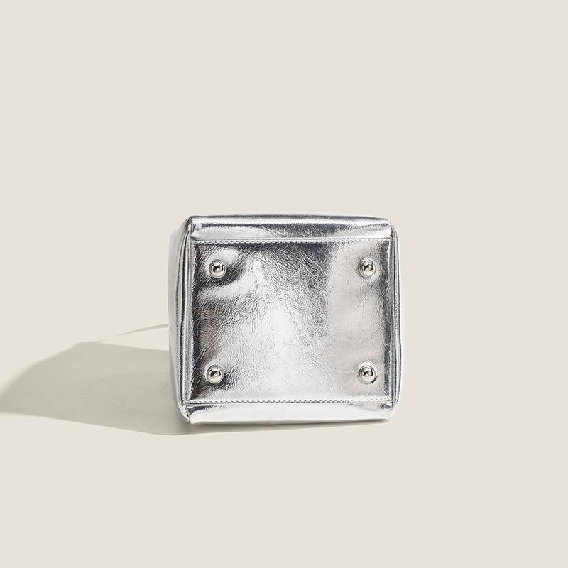 High-Gloss Dopamine Trend Tote: Mirror-Finish Textured Shell Handbag