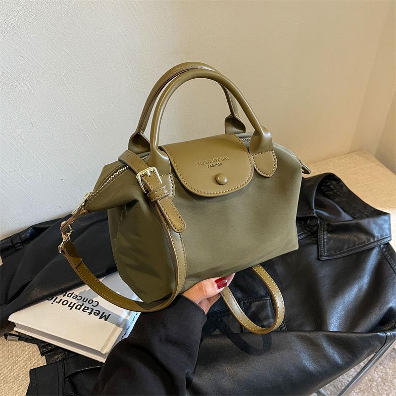 Light luxury casual high-end bag women's 2025 new lightweight nylon cloth dumpling bag commuter messenger bag