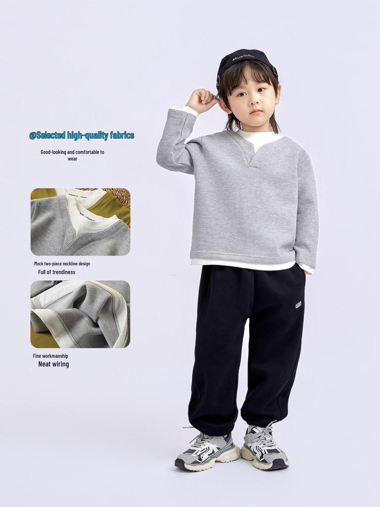 Chłopięca modna koszulka z długim rękawem z dekoltem w serek, patchworkowa, z efektem dwuczęściowym (Jesień 2025, Styl Koreański)