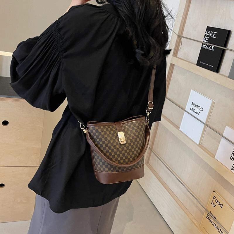 Trendige Damen-Beuteltasche Stilvolle Retro-Umhängetasche Für den täglichen Gebrauch in Schwarz Beige Kaffee Khaki
