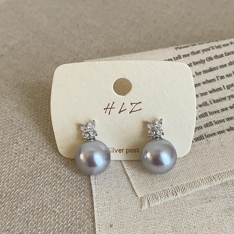 

French Retro Pearl Zircon Stud Earrings For Women S Simple And Advanced Sense Of Personality, Exquisite Commuting Temperament, Versatile Earrings.