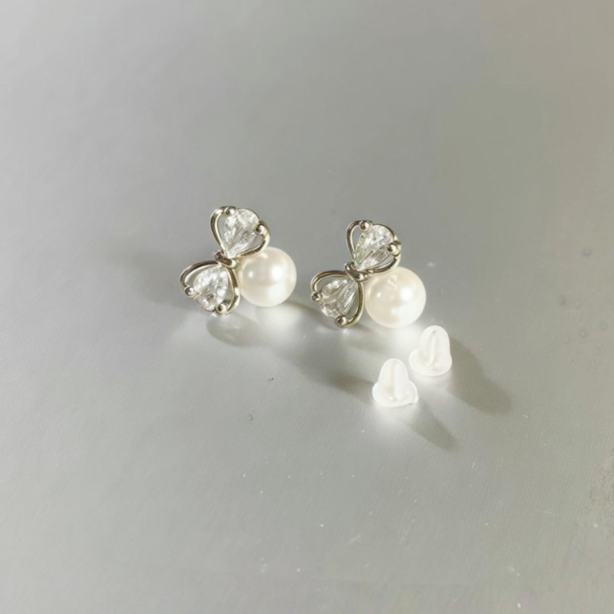 Korean Style Diamond-Studded Butterfly Earrings: High-End Niche Design for Elegant Women платиновый