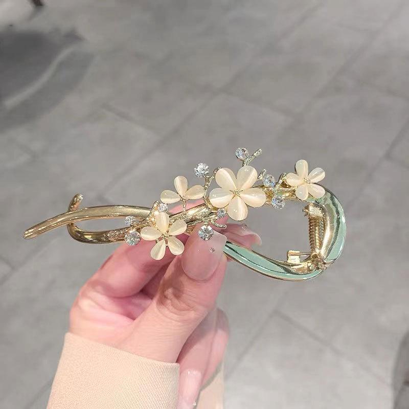 Factory direct fashion flower pearl twist clip elegant hairpin Internet celebrity head spring clip