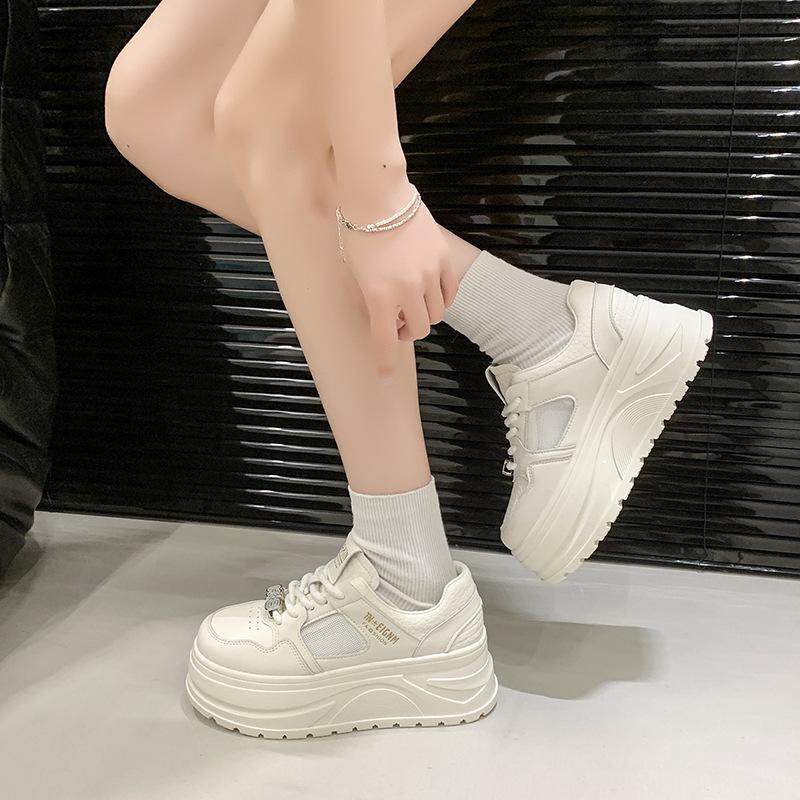 Premium Sense Versatile Thick-soled Round Head White Shoes Women's Popular Board Shoes 2025 Super Hot New Spring and Autumn Casual Sports Shoes