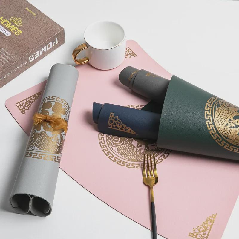 Platzsets aus Leder im nordischen Stil in Fächerform - Wasserdichte und isolierte Tischsets zum Essen.