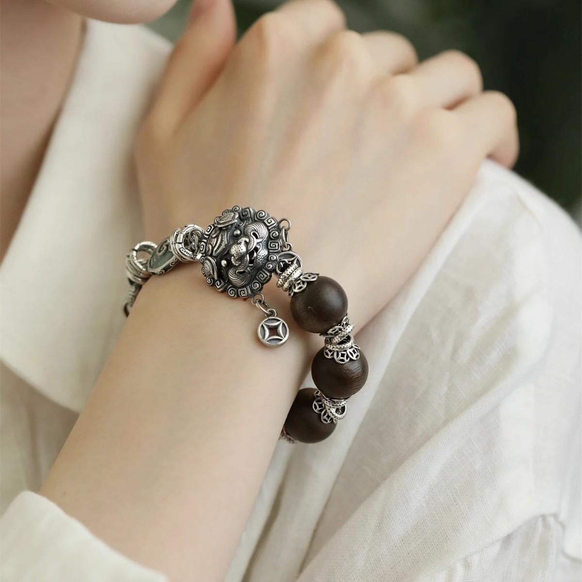 Pre-owned S925 Sterling Silver Lion Coin Tassel Bracelet - Women s Simple, Versatile Wooden Accessory