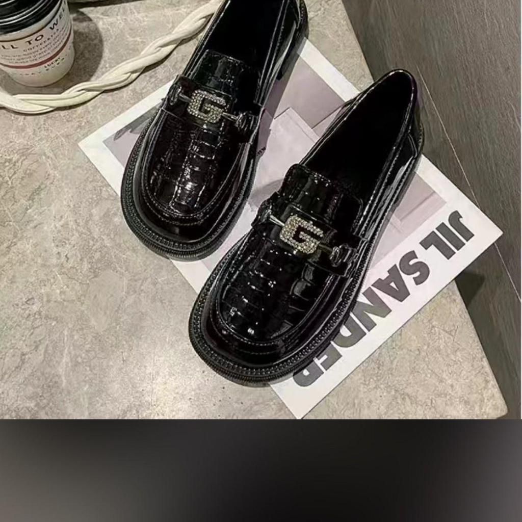 2025 Women's Genuine Leather Loafers: Soft Sole, British Style, Versatile Slip-ons for Spring & Autumn.