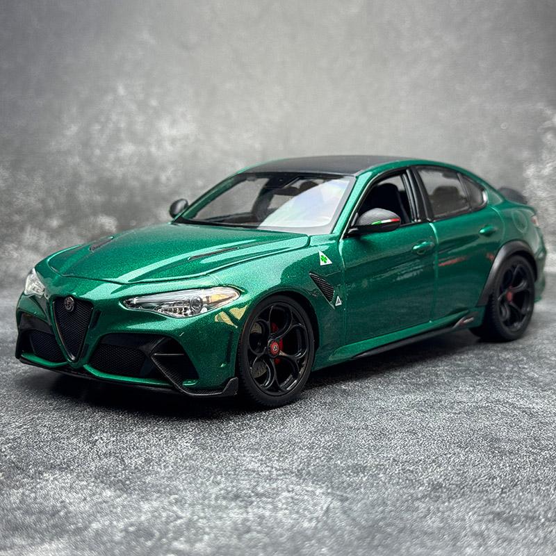 Burago 1:18 Alfa Romeo Giulia Gtam Modello Auto Sportiva in Lega Veicoli in Metallo Modello Auto Alta Simulazione Collezione Giocattolo per Bambini Regalo