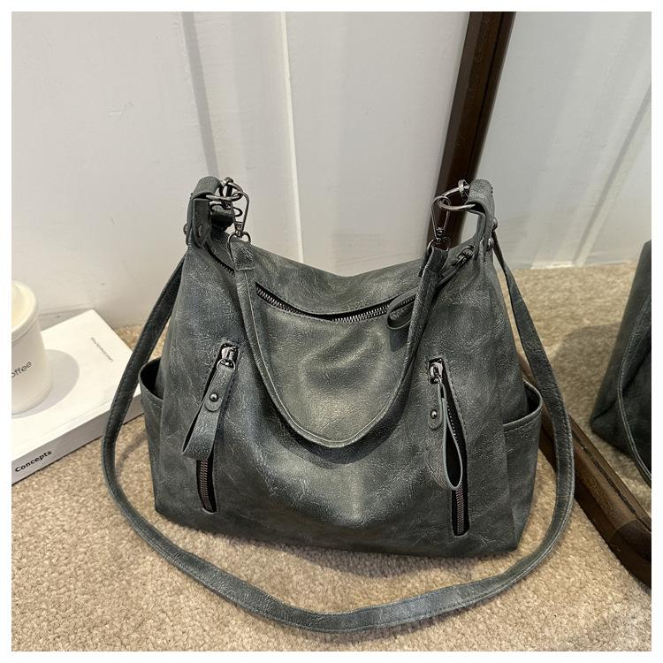 2025 Autumn and Winter New Fashion Handbag One Shoulder Casual Temperament Young Women Messenger Bag Popular Underarm Bag
