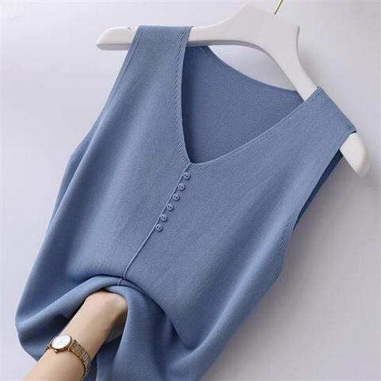 Women's Sleeveless V-Neck Buttoned Knit Top