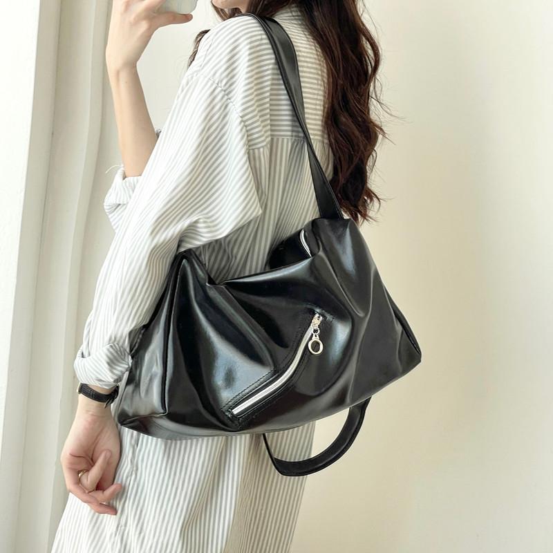 Women's High Capacity Tote Bags Korean Style Soft Skin Retro Crossbody Bags Niche Leisure Versatile Fashion Black Shoulder Bags