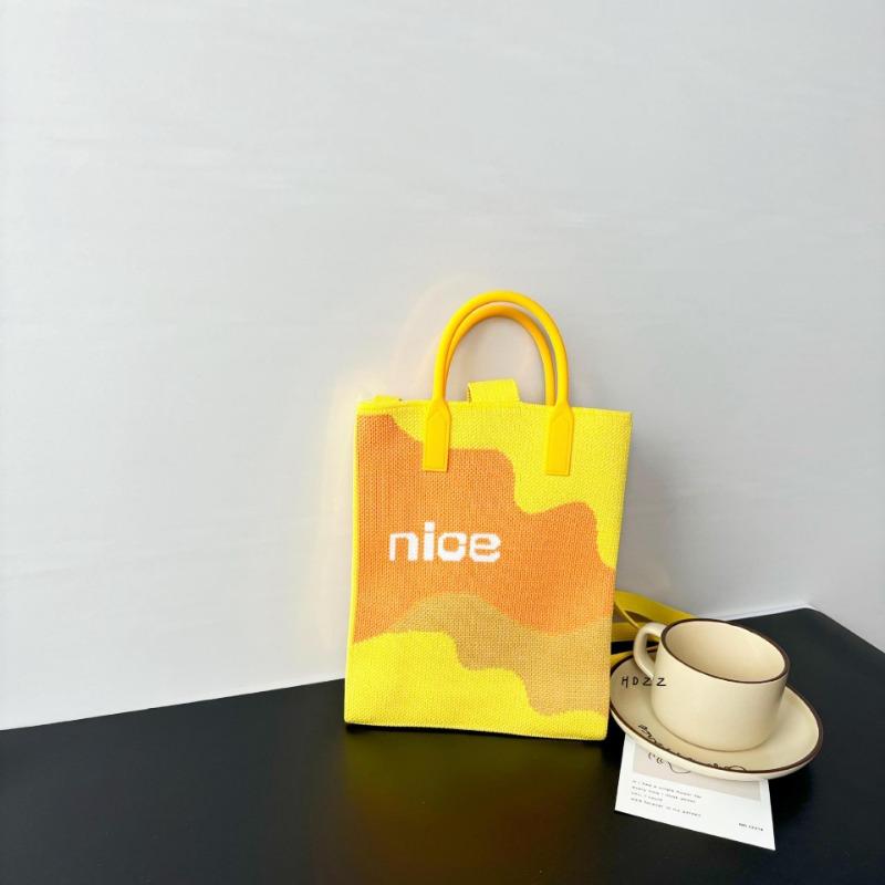New large-capacity knitted bag, mobile phone bag, niche shoulder messenger bag, high-end, cartoon fashion handbag.