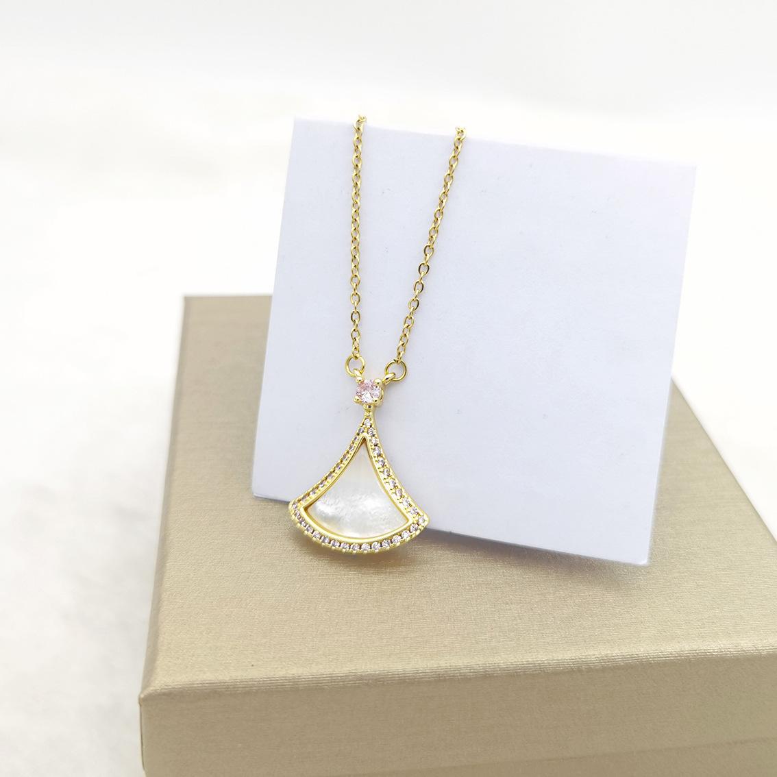 

Ожерелье с бриллиантами Юбка Ожерелье-ракушка Ключичная цепочка