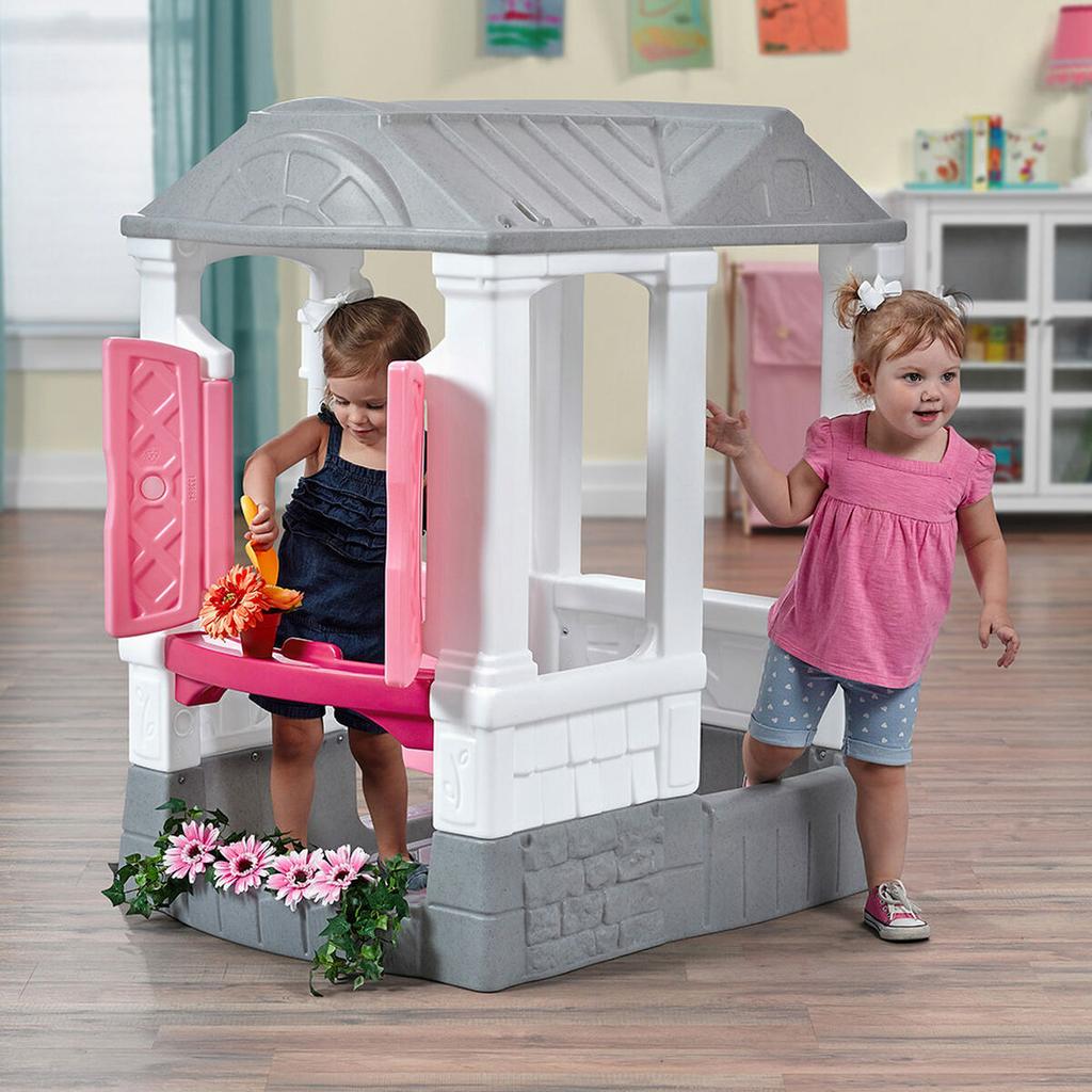 Children's Play House Step 2 Courtyard Cottage 118 X 100 X 83 Cm