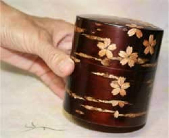 Kakunodate cherry bark crafts: Tea caddy made entirely from cherry bark (medium)