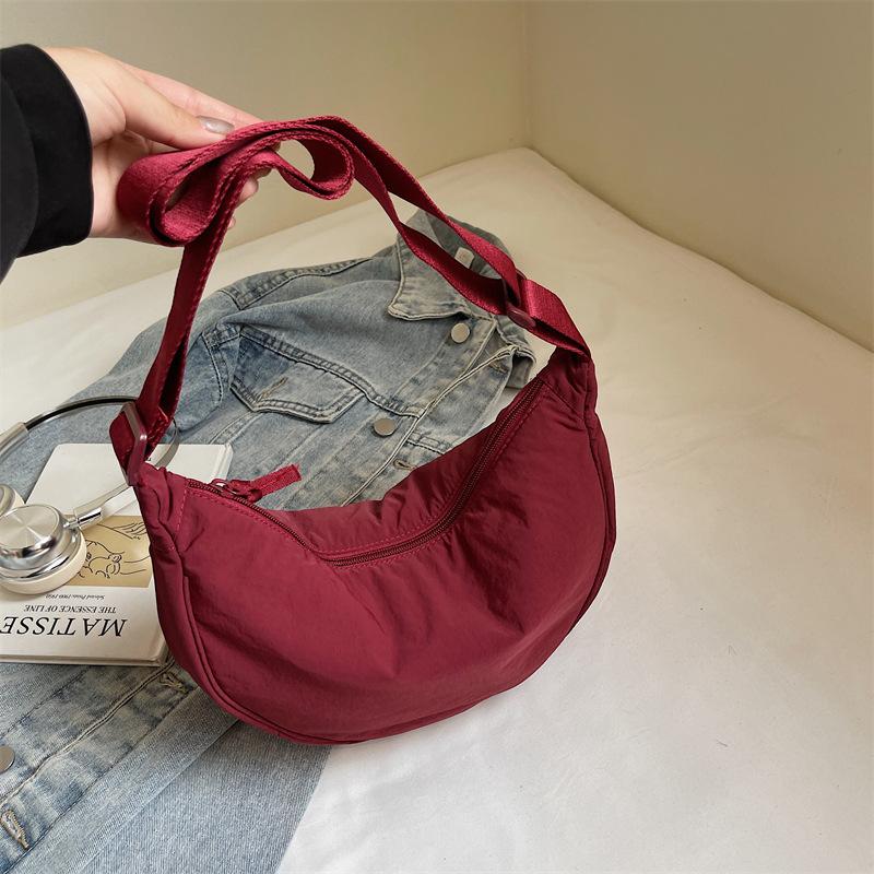 2025 Autumn New Solid Color Trend Personalized Shoulder Bag Women's Daily Simple Dumpling Bag Messenger Bag Women's Leisure