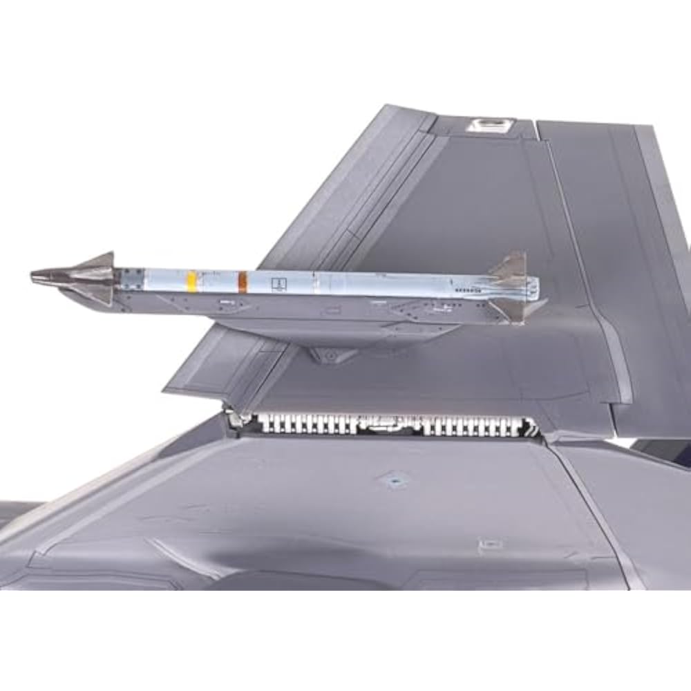 Tamiya (TAMIYA) 1/72 Warbird Collection No.94 Lockheed Martin F-35C Lightning II Plastic Model 60...