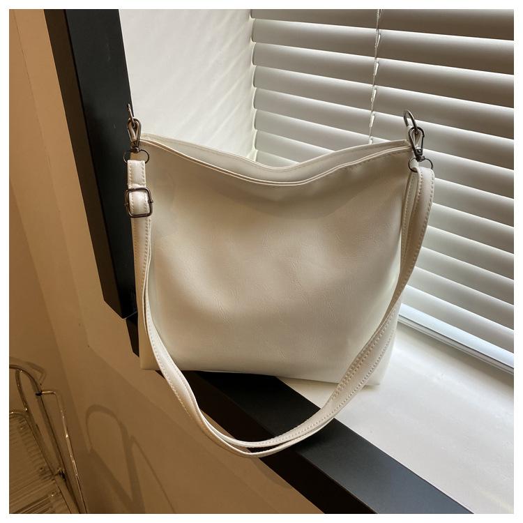 Retro fashion new casual solid color 2025 new trend large capacity autumn and winter shoulder crossbody tote women's bag