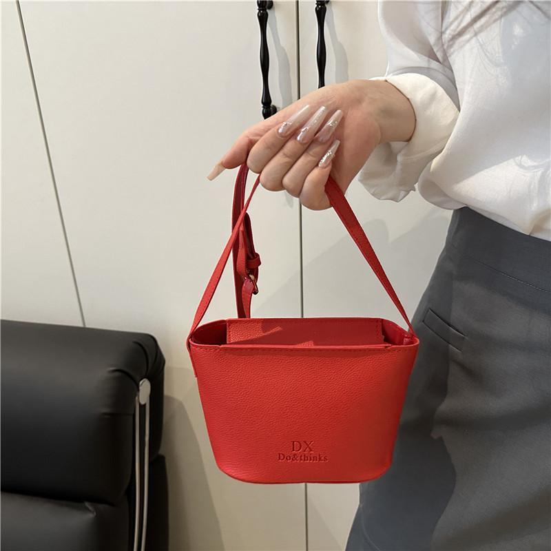 Foreign Style 2025 Summer New Foreign Style Women's Personalized Shoulder Messenger Bag Fashion Trend Casual Simple Bucket Bag