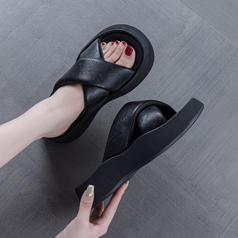 Thick-bottomed bread casual one-word slippers for women's outer wear summer new heightening fashion beach cool slippers