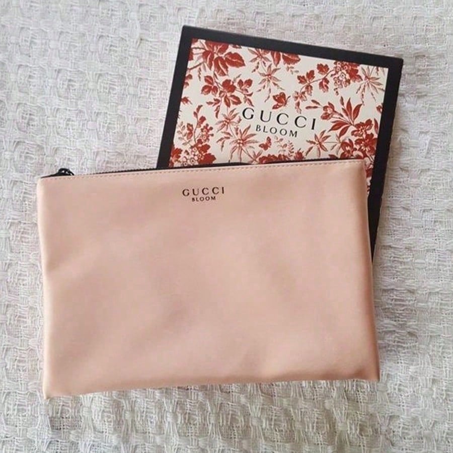 The No. 1 Gucci Lady's Organizer Bag, with a Sweet Style, Is Suitable for Daily Use, Storing Cosmetics and Samples.