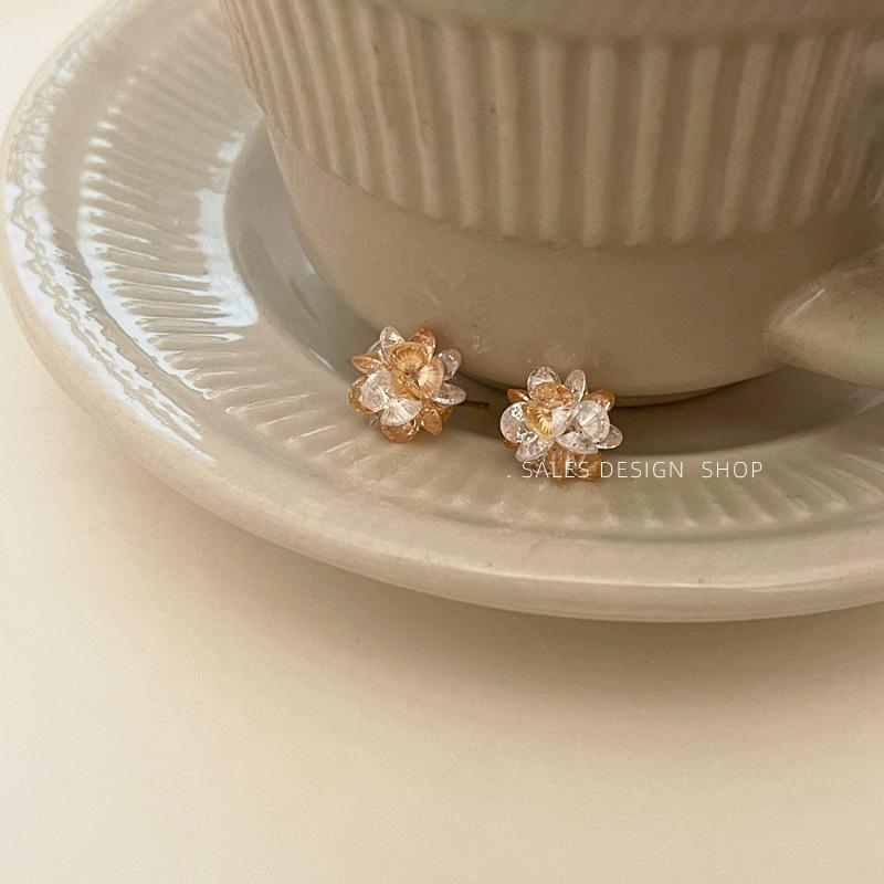 Корейские серьги-гвоздики Dongdaemun с 3D-цветами и цирконием: Модные, Универсальные и Простые Аксессуары для Женщин