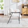 Poltrona individual moderna com encosto de tecido confortável e dois compartimentos de arrumação, complementada por uma mesa lateral prática.