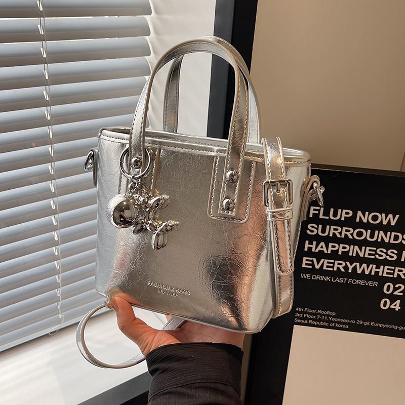 

Сумка через плечо из жемчужно-серебристого цвета для женщин, новая, мягкая, из искусственной кожи, ручная сумка-ведро, осенняя мода, однотонная, на одно плечо, маленькая сумка Mini(Max Length<20cm)