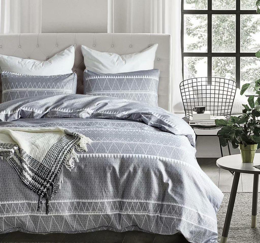 Printed Three-Piece Bedding Set: Quilt Cover and Bed Sheet