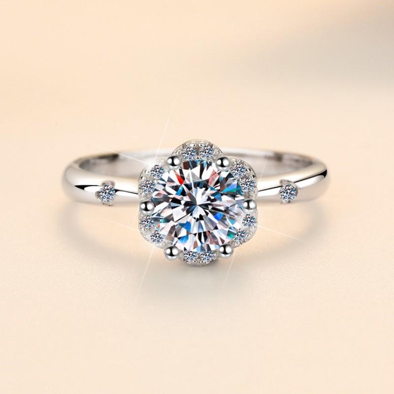 925 Sterling Silver Holding Moissanite Ring Plum Blossom Prong Setting Women's Fashion Jewelry Manufacturer