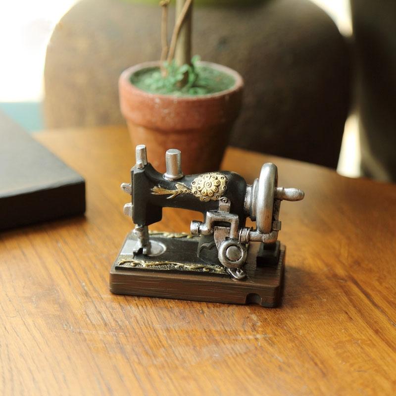 Miniature Vintage Nostalgic Resin Sewing Machine Mailbox Red Bus RadioTelephone Phonograph Decoration Cute Mini Resin Ornaments