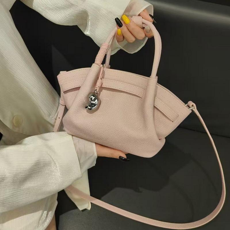 2026 New Leather Vegetable Basket Handbag Women's Niche Design Cloud Dumpling Bag Pendant Shoulder Bag Messenger Bag