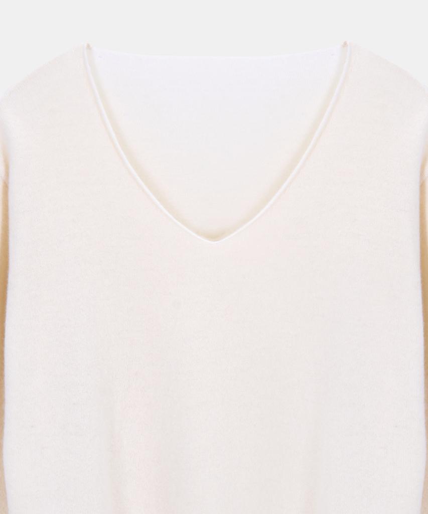 POETSEOUL Sign V-Neck Knit_Ivory