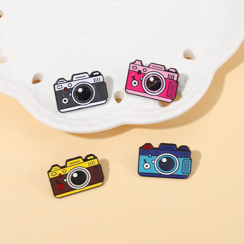 Retro Cartoon Colorful Camera Brooch: Trendy, Cute, Creative Design Badge