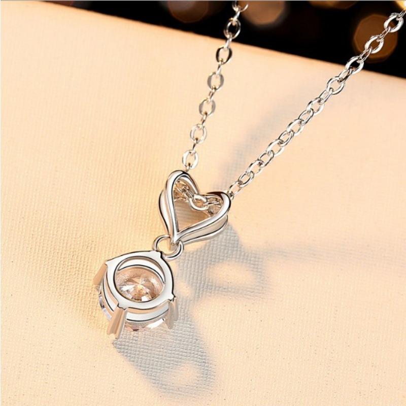 Ein Karat Imitations-Mozzarella-Diamant-Halskette Damen Vier-Krallen Liebes-Schlüsselbeinkette Anhänger