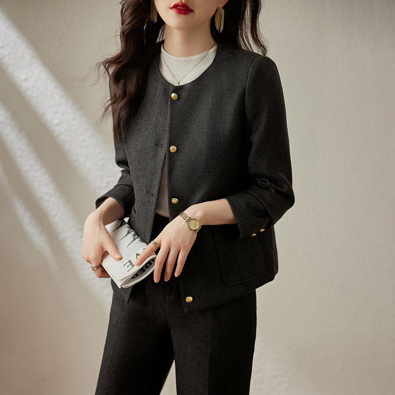 Women's Spring 2024 Versatile Slim Fit Two-Piece Blazer Suit - Crew Neck, High-End Commute Fashion with a Touch of Elegance.