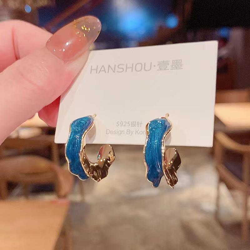 

New temperament C-shaped watercolor water wave earrings, high-end simple and versatile personalized earrings королевский синий