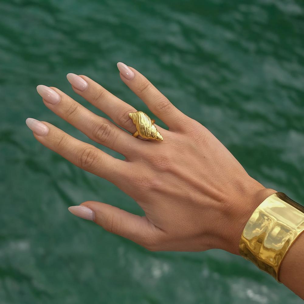 Uworld Stainless Steel Ring 18K Gold Color Handcrafted Spiral Shell Design And Textured Details Waterproof  Minimalist Jewelry