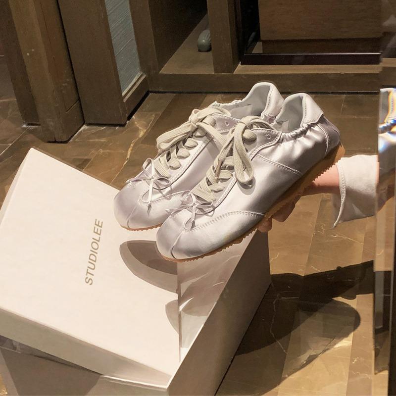 

Летние новые балетки в стиле круглого носка, атласные женские спортивные туфли на плоской подошве, повседневная обувь с бантом 40 серебряный серый