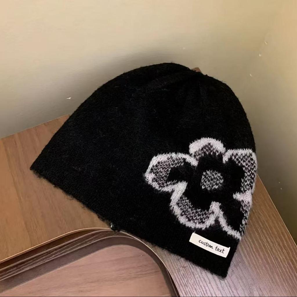 Korean version of fashionable and simple flower knitted cold hat women's winter warm atmosphere heap hat big head circumference bag head hat