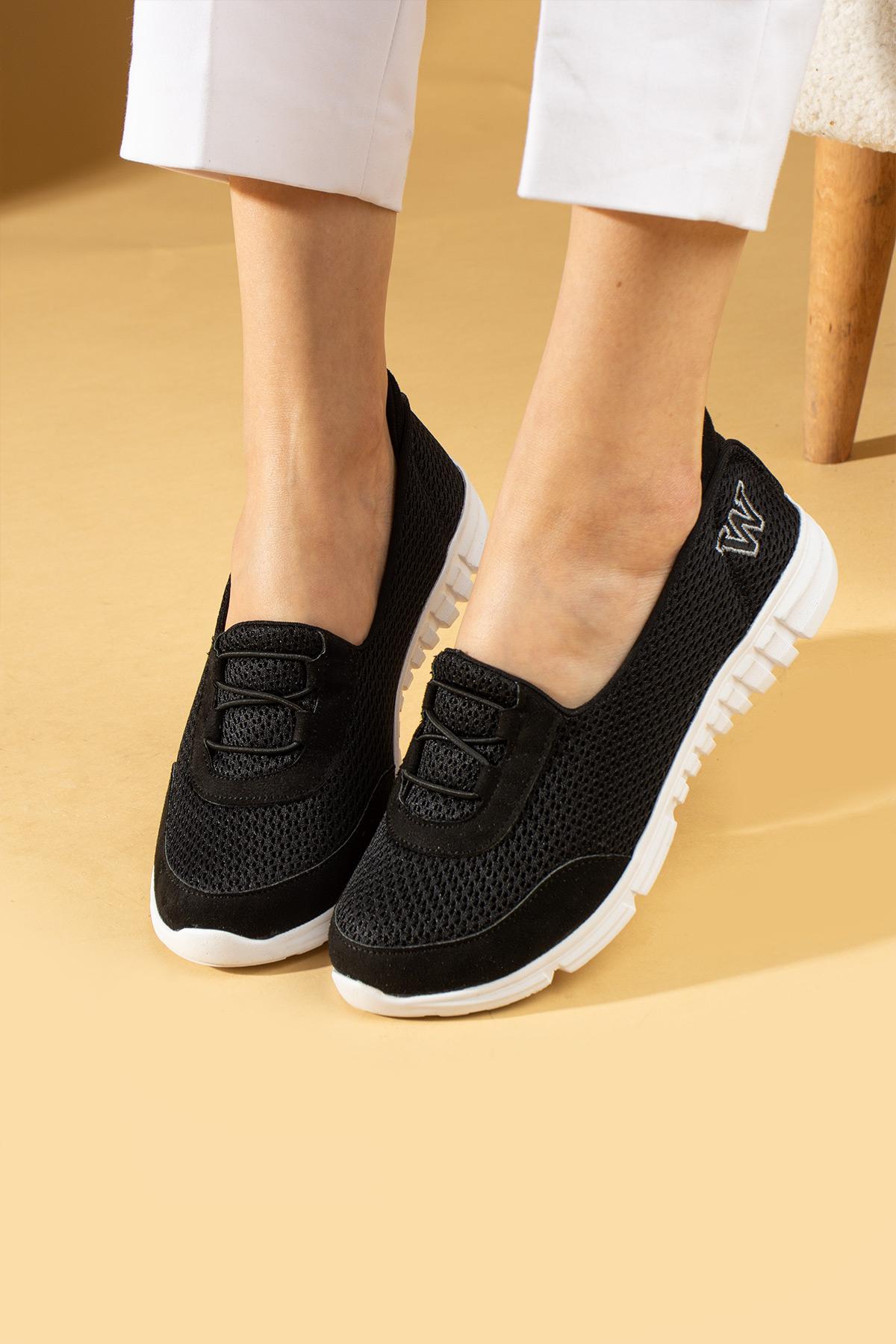 

Женские кроссовки с удобной эластичной подошвой на сетке 10-1020-24WT