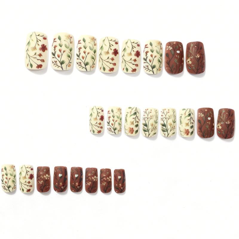24 Pieces Of Nail Art In Autumn And Winter In Europe, America, Warm Colors, Small Freshness, Small Floral Leaves, Medium Length, Wearing Nail