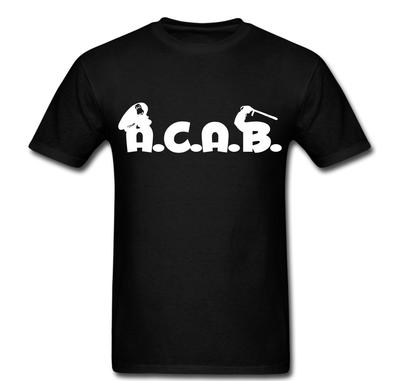 AC AB Pistole Handschellen Polizeibrutalität Waffen Kampf Widerstand T-Shirt