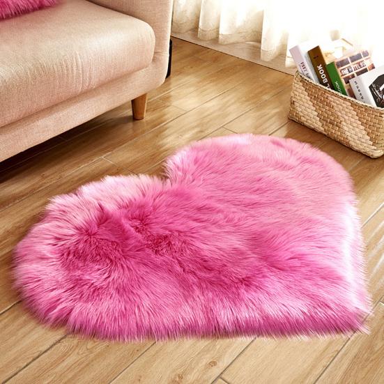 30 x 40 cm Love Heart Shape Plyšový koberec Protiskluzový koberec Rohož na dveře Domácí dekorace na postel